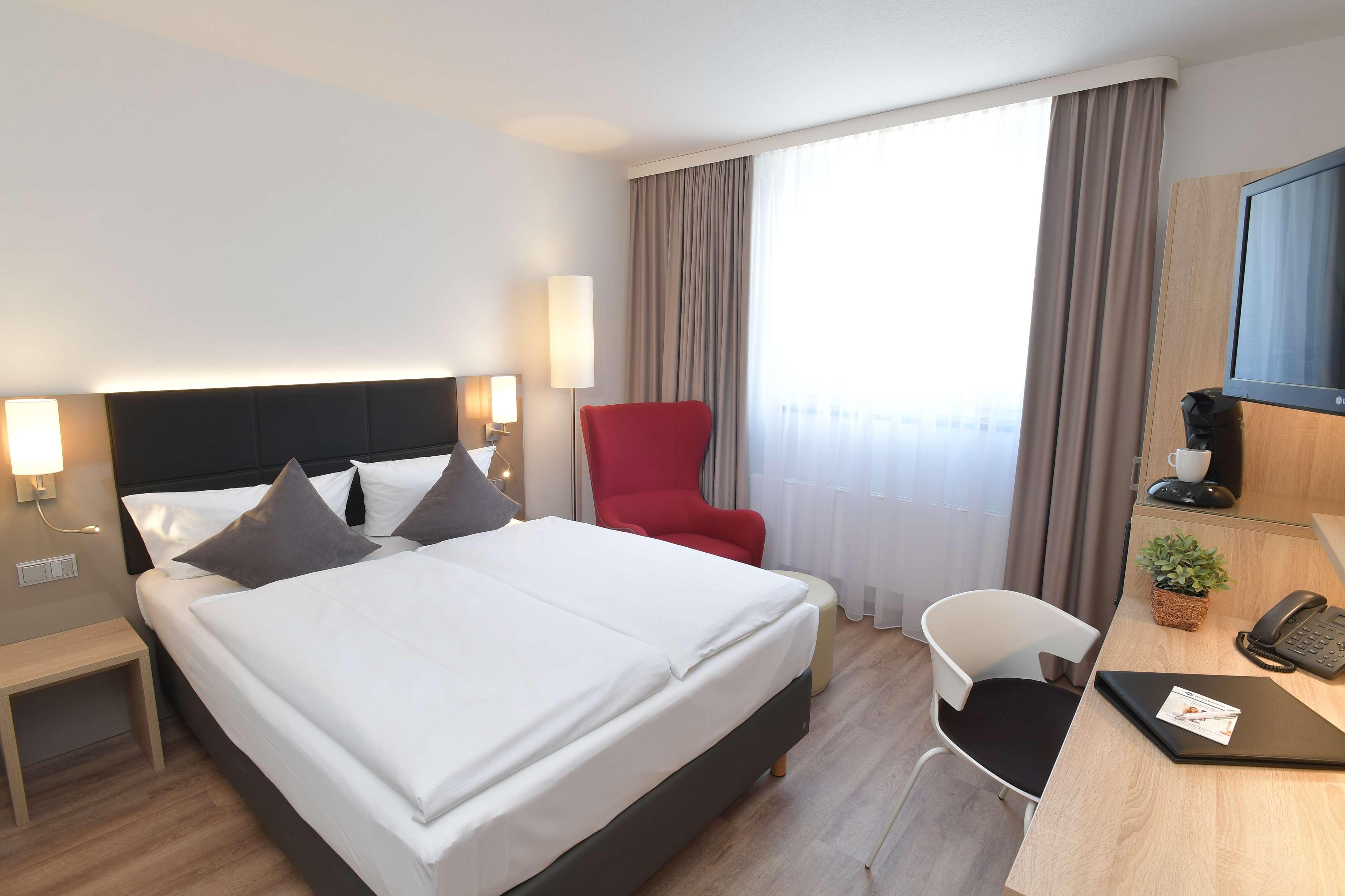 Best Western Queens Hotel Pforzheim-Niefern Extérieur photo