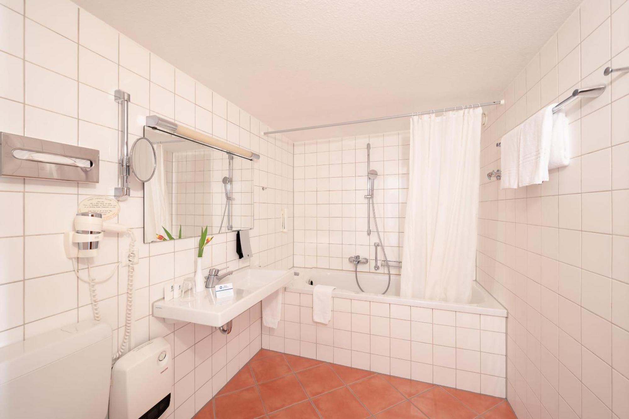 Best Western Queens Hotel Pforzheim-Niefern Extérieur photo